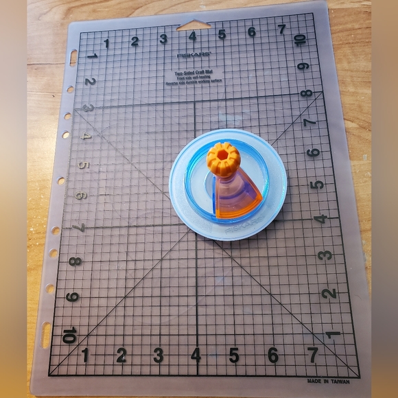 Fiskars Ultra ShapeXpress Shape Cutting Starter Set - Picture 2 of 10